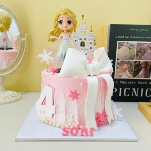 Bánh Kem Elsa Màu Hồng Nơ Trắng ES04