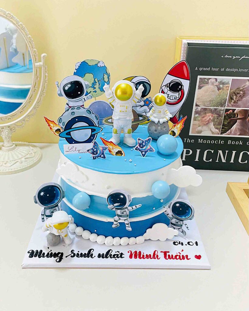 Gợi ý 15+ mẫu bánh kem đầy tháng bé trai đẹp mắt và tươi ngon 6 Bánh kem chủ đề phi hành gia