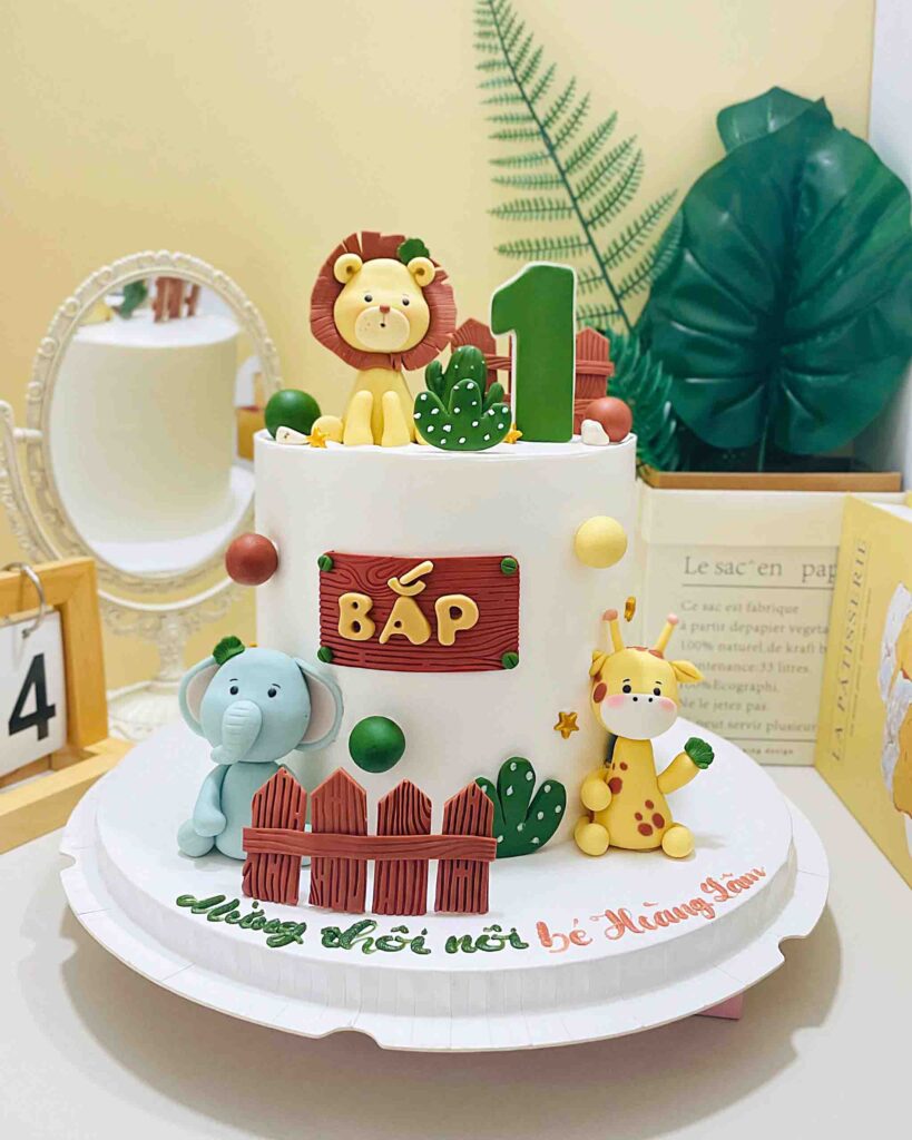 Gợi ý 15+ mẫu bánh kem đầy tháng bé trai đẹp mắt và tươi ngon 9 Bánh kem safari bé trai